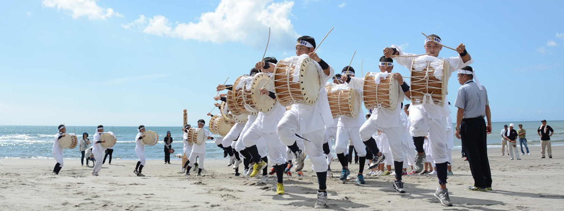 伊作太鼓踊り潮浜参り