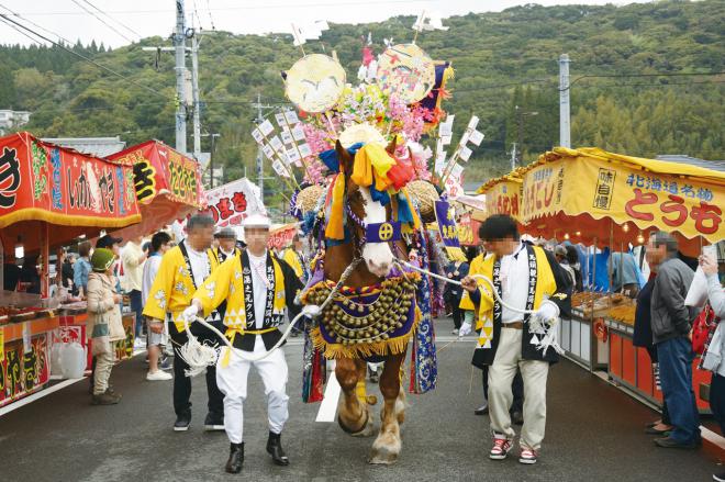 湯之元馬頭観音馬踊りの写真