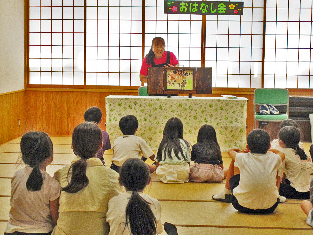 ひよしひまわりおはなし会の様子