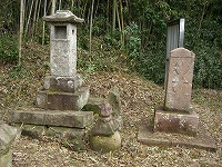 麦生田平等寺跡史跡の入定窟および石塔を含む25平方メートル